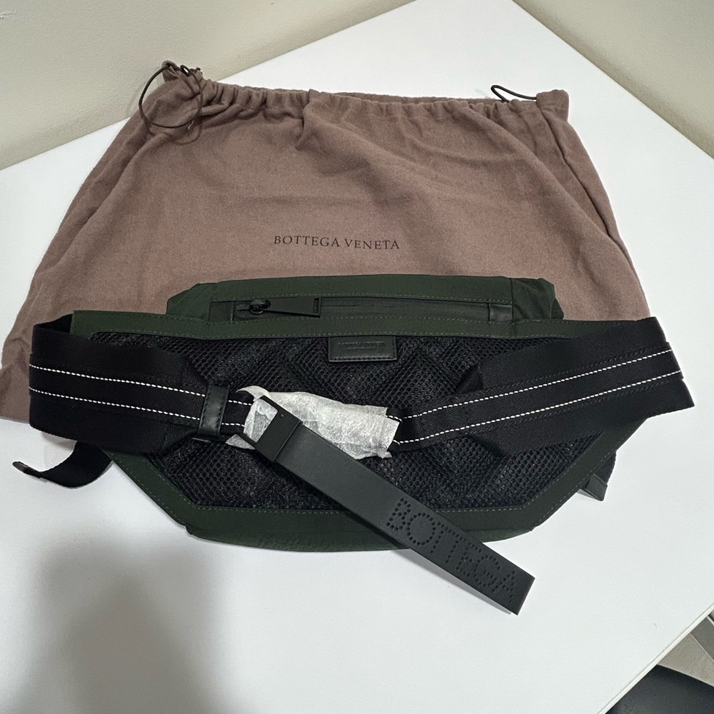 NWT Bottega Veneta Unisex Belt Bag - Picture 5 of 7
